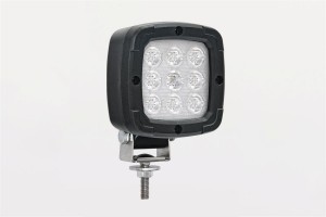 Универсалная светoдиодная рабочая фара LED, с мин. мощностью 650 лм c функцией заднего хода (380 лм), 9 диодов, на шарнирном держателе, корпус чёрный. Универсалная светoдиодная рабочая фара LED, с мин. мощностью 650 лм c функцией заднего хода (380 лм), 9 диодов, на шарнирном держателе, корпус чёрный.